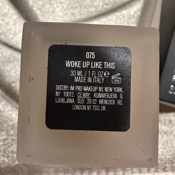 IL MAKIAGE WOKE UP LIKE THIS Flawless Base Foundation. New in box! - Picture 2 of 3